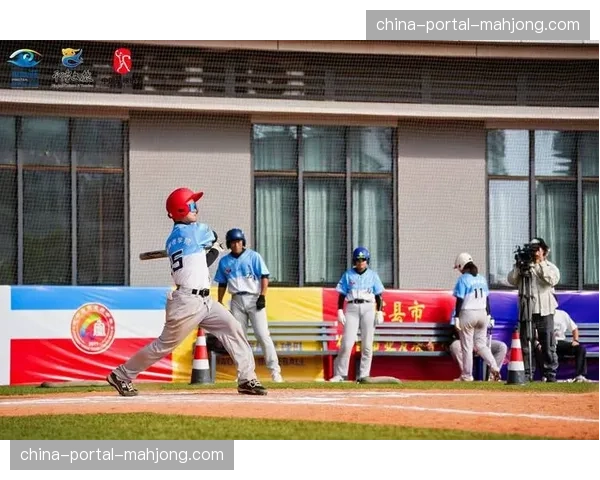 群众体育：英国“公园垒球”计划启动，旨在城市公园推广慢投垒球