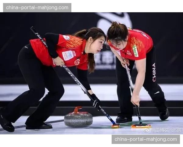 前职业球员转行裁判：专访本届世界杯主裁莎拉·琼斯